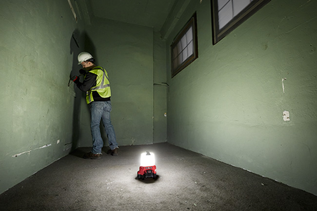 Milwaukee M18 RADIUS Compact Site Light with Flood Mode | 2144-20 from Columbia Safety