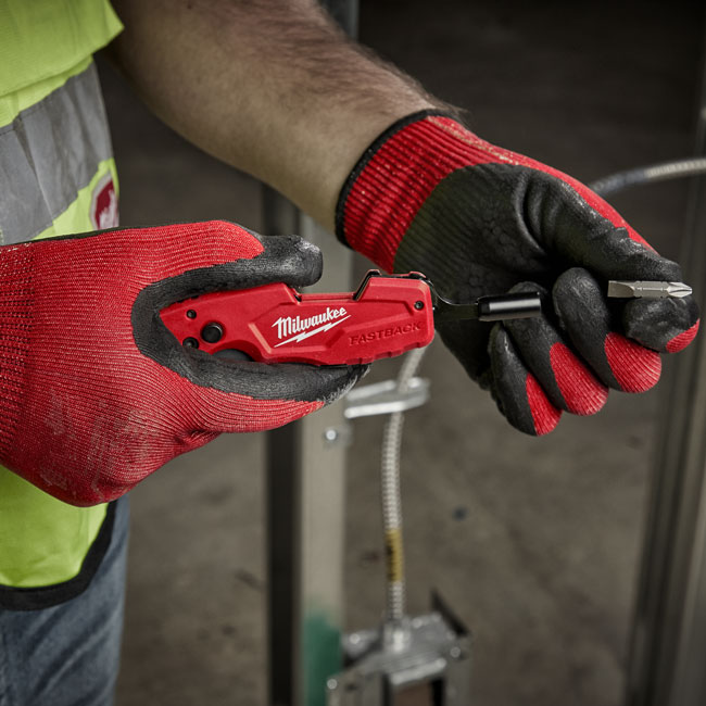 Milwaukee FASTBACK 6-in-1 Folding Utility Knife from Columbia Safety