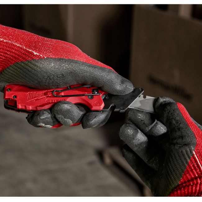 Milwaukee FASTBACK 6-in-1 Folding Utility Knife from Columbia Safety