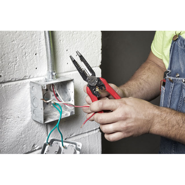 Milwaukee 7in1 High-Leverage Combination Pliers from Columbia Safety
