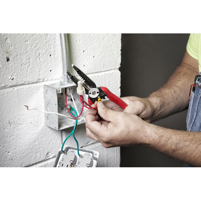Milwaukee 7in1 High-Leverage Combination Pliers from Columbia Safety